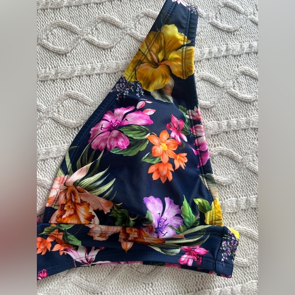 Kona Sol Tropical Bikini Top with adjustable strap & closure Women’s size med - Picture 6 of 7